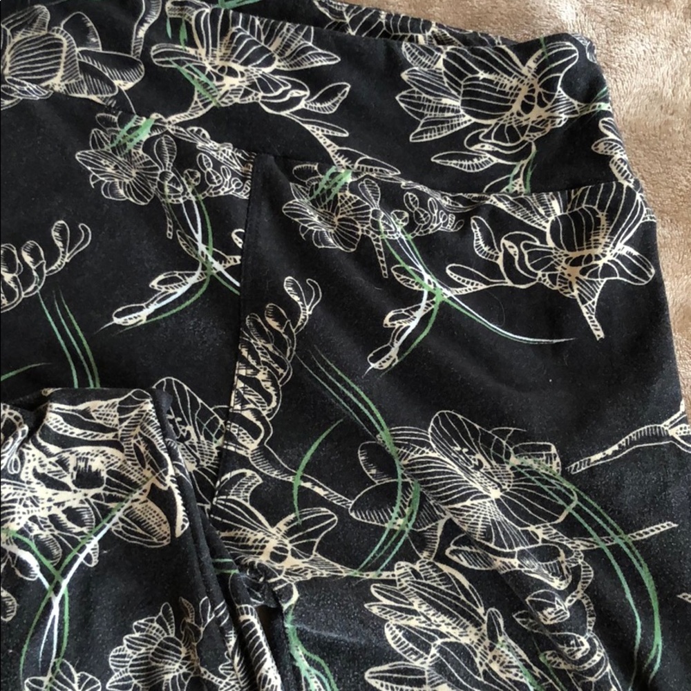 Lularoe legging - Picture 2 of 3